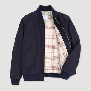 Chaqueta universitaria de piel de oveja Premium personalizada para hombre, estilo formal elegante con cuello levantado y tela de lona con logotipo frontal - Product Image 2