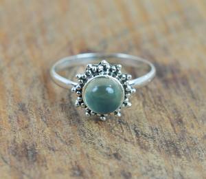 Nouvelle Arrivée Bague Classique en Argent Sterling 925 Massif avec Préhnite Véritable Cabochon 7mm Sertie en Bezel, Vermeil, Faite à la Main, pour Femme, Idéale pour les Fêtes - Product Image 1