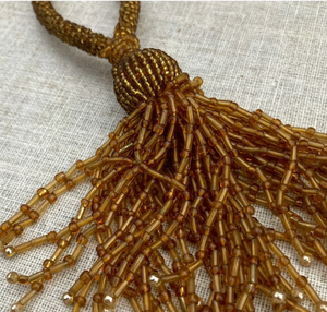 Lot de 4 ronds de serviette dorés fabriqués à la main en perles de rocaille en verre écologique - Product Image 1