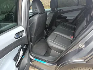 SUV 2022 V l D 4 X AWD con Batería de Litio, Neumáticos R18, Asientos de Cuero, Motor de Doble Tracción, Techo Panorámico, Portaequipajes de Aleación de Aluminio - Product Image 3