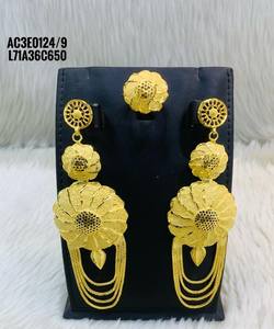 Designer Cute Flower <b>Stud</b> Earrings 24K Gold Plated Women's Wedding Fashion Jewelry 1 Gram - Product Image 1