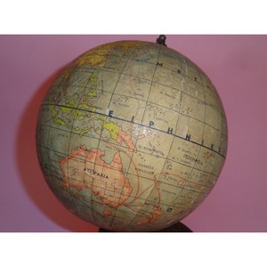 โลกโบราณหมุนอย่างเงียบๆในโดมโลหะสีดำทวีปที่ส่องแสงภายใต้วงจรที่เลียนแบบกลุ่มดาว - Product Image 2