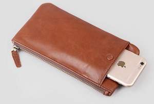 Portefeuille en cuir fait à la main avec une texture complexe et une finition haut de gamme, idéal pour un usage quotidien et un transport formel - Product Image 4