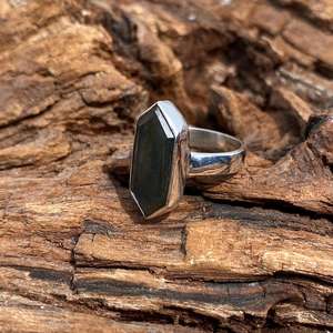 Anillo de Labradorita Hecho a Mano en Plata de Ley 925 con Gema, Joyería de Moda de Lujo Única, Regalo para Mujeres y Hombres - Product Image 2