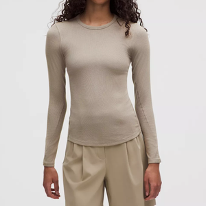 เสื้อครอปท็อปแบบมีฮู้ด คุณภาพพรีเมียม ไร้รอยต่อ สำหรับทุกเพศ ระบายอากาศได้ดี กันลม เป็นมิตรกับสิ่งแวดล้อม ผลิตจากโพลีเอสเตอร์ 100% ชุดฤดูหนาว - Product Image 1