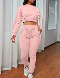 Conjunto Deportivo Informal Transpirable de Otoño con Logotipo OEM Unisex Talla XXL, Conjunto de Dos Piezas con Top Corto Estampado y Pantalones Deportivos Holgados - Product Image 4