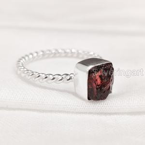 Joyería de piedra áspera, anillo de mujer, granate Natural, piedra preciosa cruda, piedra natal de enero, joyería de banda trenzada, anillo de Plata de Ley 925 - Product Image 1
