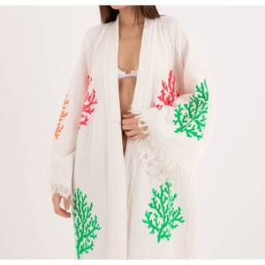 Kimono long pour femme, silhouette moderne et minimaliste, longueur allongée, parfait pour les looks superposés et un mouvement élégant - Product Image 3