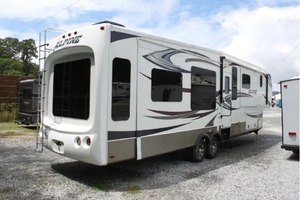 Remolques de Viaje Usados Ke-y-s-t-o-n-e Rv A-l-p--ine 3720FB de 2014 - Product Image 5