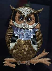 Écussons brodés à la main sur mesure avec des perles et des paillettes idéales pour une utilisation sur des vêtements de couleur bleue oiseau - Product Image 5