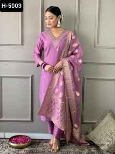 Ropa tradicional india de seda de algodón con bordado detallado Kurtis de trabajo con pantalón y conjunto de Dupatta de trabajo de tejido para mujer - Product Image 4