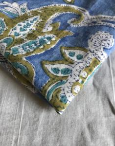 Tissu en coton imprimé à la main, motif floral paisley bleu olive |   Textile ethnique indien - Product Image 3