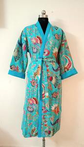 Robe Kantha Bohème Faite Main pour Femmes XL Imprimé Floral Hiver Veste matelassée Varsity Veste Kantha Florale avec Motif de Lettres - Product Image 6