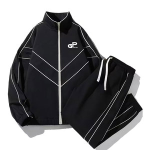 Survêtement rétro pour homme, idéal pour l'été et le quotidien, avec une coupe confortable et un tissu respirant pour un style décontracté et urbain. - Product Image 1