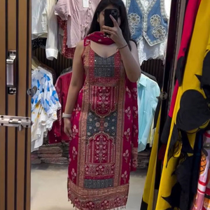 Costume Salwar indien moderne en soie naturelle lourde, séchage rapide, longueur au sol, pour le bureau, les sorties décontractées, les fêtes, les journées d'été au meilleur prix - Product Image 1