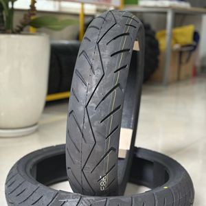 ยางมอเตอร์ไซค์ Kumatire K307 พรีเมียม แบบไม่มียางใน สำหรับรถสปอร์ต ขนาด 90/80 17 และ 120/70 17 สำหรับการขับขี่ในเมืองและบนถนน - Product Image 1