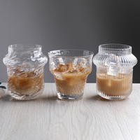 Gobelet en verre à whisky avec logo personnalisé d'usine en gros Verres à boire pour restaurant martelés et à texture irrégulière