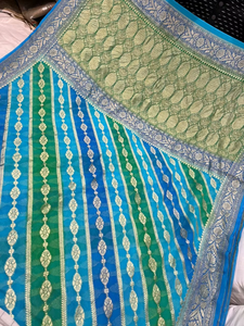 Sari en Chiffon Georgette Khaddi Pur, Tissage Banarasi, Motifs Zari Riches, Texture Fluide et Lisse, Séchage Rapide, Traditionnel - Product Image 4