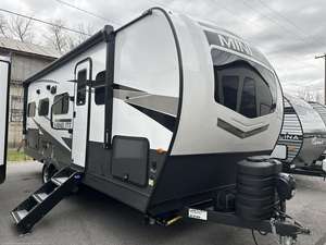 2025 nuevo diseño personalizado RV Off Road TearDrop Camper con cama interna a la venta - Product Image 5
