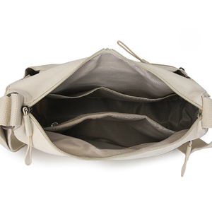 Bolso Bandolera de Nailon de Media Luna para Mujer, con Cierre de Cremallera y Logotipo Personalizado - Product Image 2