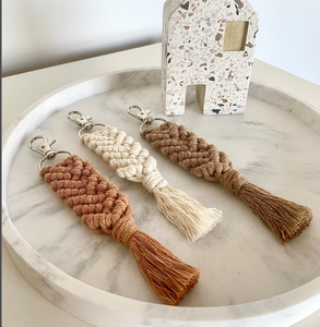 Llaveros de macramé hechos a mano, bellamente elaborados - Product Image 2
