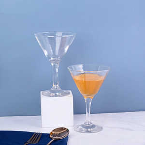 Ensemble de 4 verres à cocktail en cristal de luxe classique, en céramique borosilicate haute qualité, avec logo personnalisé, design créatif pour utilisation avec du lait - Product Image 4