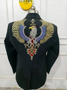 Esmoquin con bordado de águila audaz para hombre, traje negro con detalles en la parte delantera y trasera - Product Image 2