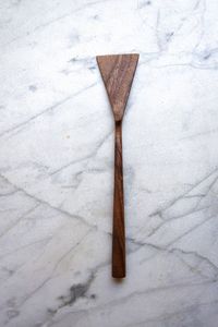Cuillère solide écologique naturelle pour la maison Spatule tournante pour aliments Cuillère fendue Fouet Ustensile de cuisine en bois d'acacia - Product Image 3