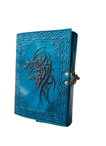 Cara de lobo celta hecha a mano en relieve Color azul 100% Tapa dura de cuero genuino con latón antiguo C-Lock y páginas de Arte de cubierta en blanco - Product Image 2