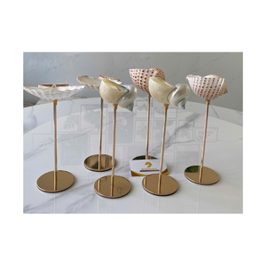 Lujosas copas de vino de concha de Caracol en espiral-Elegantes copas de martini de concha marina-Copa de concha refinada con estética costera - Product Image 1