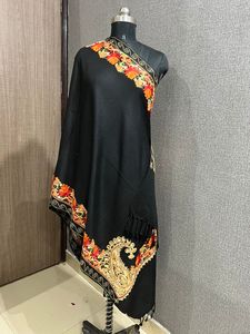 Silencieux brodés en laine de cachemire pur décorés de longs lacets en laine et de produits artisanaux d'Inde - Product Image 2