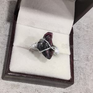 Joyería de piedra en bruto, anillo de mujer, granate Natural, piedra preciosa cruda, piedra natal de enero, banda de alambre para fiesta, joyería, anillo de Plata de Ley 925 - Product Image 3