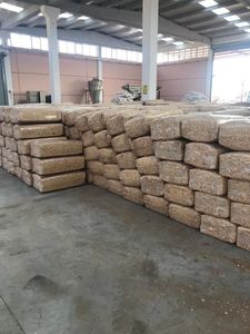 Virutas de Madera de Pino Seca y Astillas de Madera de Acacia, Cama para Animales en Polvo para Caballos, Hecho en Portugal, 24 Meses de Duración - Product Image 2