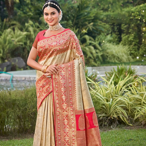 Sari en soie Banarasi de style ethnique léger à bordure lourde motif floral écologique et extensible pour la collection de mariage - Product Image 1