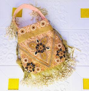 Bolso de Fiesta Étnico Hecho a Mano con Bordado Potli Batua, Patrón de Cuentas y Piedras, Cierre con Correa Dori, Forro de Algodón, Capacidad de 1-1.9L - Product Image 2