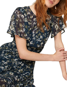 Robe asymétrique bleue de qualité supérieure parfaite pour la collection de vêtements de fête disponible au meilleur prix d'Inde - Product Image 4