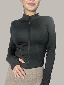 เสื้อแจ็คเก็ตโยคะสำหรับผู้หญิงคุณภาพสูงขายส่ง ชุดออกกำลังกายแบบกำหนดเอง เอวสม็อคยืดหยุ่น ระบายอากาศได้ดี ไร้ตะเข็บ สีพื้น - Product Image 4