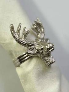 Anneau de serviette de table fait à la main en Inde, finition dorée, forme de cerf, en aluminium, taille personnalisable - Product Image 3