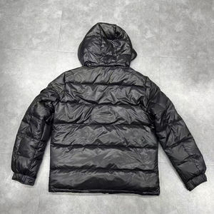 เสื้อแจ็คเก็ตพัฟเฟอร์ผู้ชายแบบซิป ODM ขายส่ง สำหรับฤดูหนาว ปักลายด้านหน้า สไตล์ไฮสตรีท วัสดุ PU บุด้วยขนเป็ด ระบายอากาศได้ดี - Product Image 3