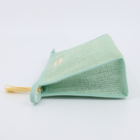 Pochette en paille recyclée avec pompon en raphia, logo personnalisé, pochette cosmétique personnalisée, cadeau, pochette zippée pour l'été et la plage