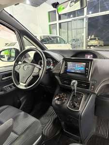 Toyota Voxy Mini Wagon 2022 d'occasion, boîte automatique, intérieur foncé, sièges en cuir, pneus R17, essence, conduite à droite - Product Image 4