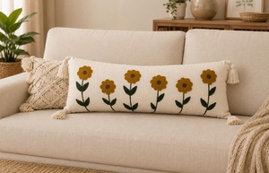 Housse de coussin lombaire décorative en coton brodé main motif moutarde et tournesol, avec pompons, pour canapé - Product Image 3