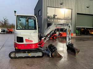 Used Ta.keu.chi TB235 Mini Excavator 1.2 Ton With Digging <b>Bucket</b> 0.12m³ Capacity Red And <b>White</b> Color For Sale - Product Image 3