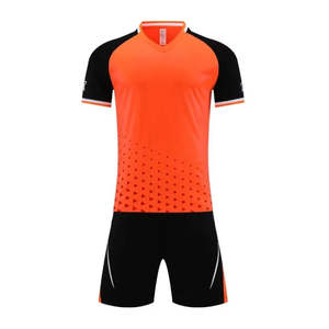 Uniforme de football de l'équipe kit de football à manches courtes respirant vêtements de sport sublimés pour enfants jeunes hommes maillot de football - Product Image 4