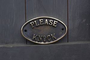 Plaque de porte en métal personnalisée pour hôtels, style et formes sur mesure, prix de gros – Meilleures ventes Amazon - Product Image 3