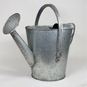 Arrosoir galvanisé élégant avec finition patinée antique et bec verseur de précision pour plantes délicates d'intérieur et d'extérieur - Product Image 4