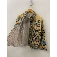 Veste en coton artisanale Saffron Garden, style Prairie Chic, avec points de chaînette, couleur moutarde poussiéreuse et indigo, pour la saison printanière, finition soignée