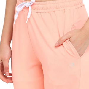 Nouvel ensemble de survêtement sport court personnalisé avec logo élégant, hauts courts à capuche et jogging en 2 pièces pour femmes - Product Image 4