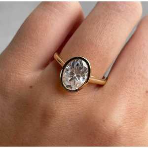 Anillo de Compromiso con Diamante de Laboratorio Certificado por IGI de 2.50 ct, Color D-E-F, Claridad VVSVS, Forma Ovalada, Disponible en Oro o Platino - Product Image 1