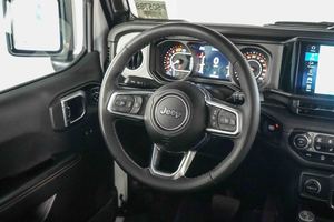 Jeep Wrangler Sahara 2025 de 4 Puertas y Tracción en las 4 Ruedas - Product Image 5